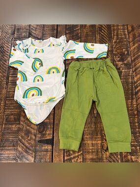 Boutique White & Green matching outfit size 3T
